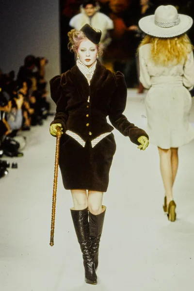 Look 11